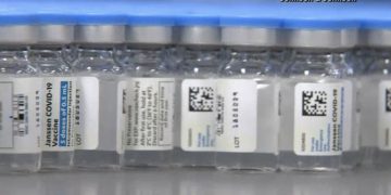 존슨앤존슨, 혈전 부작용 … CDC “접종 일시 중단”