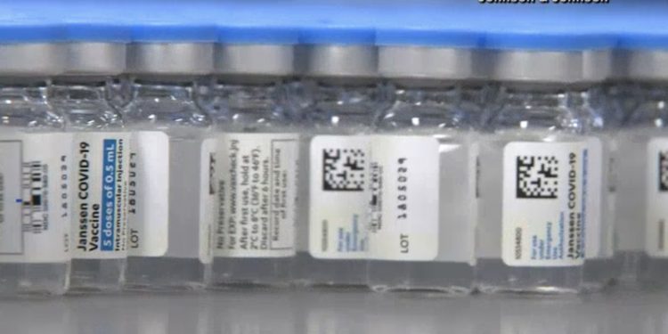 존슨앤존슨, 혈전 부작용 … CDC “접종 일시 중단”