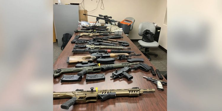 교통법규 위반 차량에서 총기와 실탄 쏟아져 … “멕시코로 밀반입 혐의”