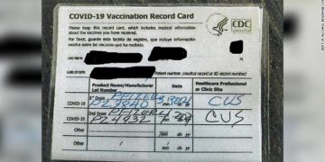 가짜 코로나 백신 접종카드 판매한 술집 주인 체포