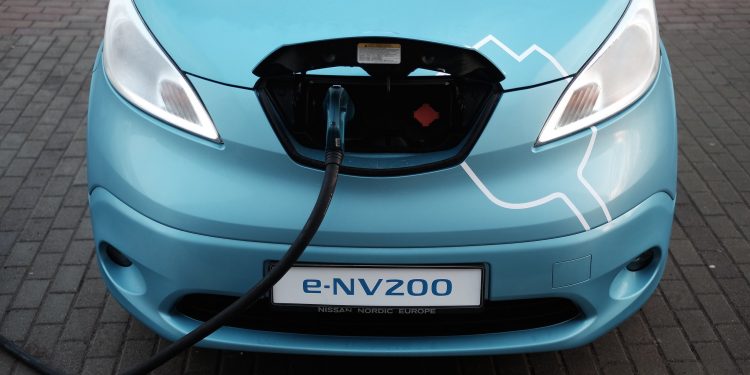 텍사스 의회, “전기자동차 세금 더 내라”