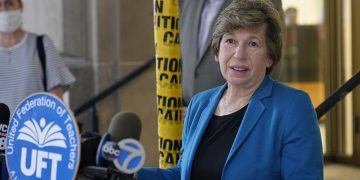 미국교사연맹 “가을학기부터 전원 대면수업 재개”