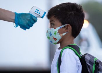 가을 학기 대면수업 앞둔 어린이들, 델타 변이 어쩌나?