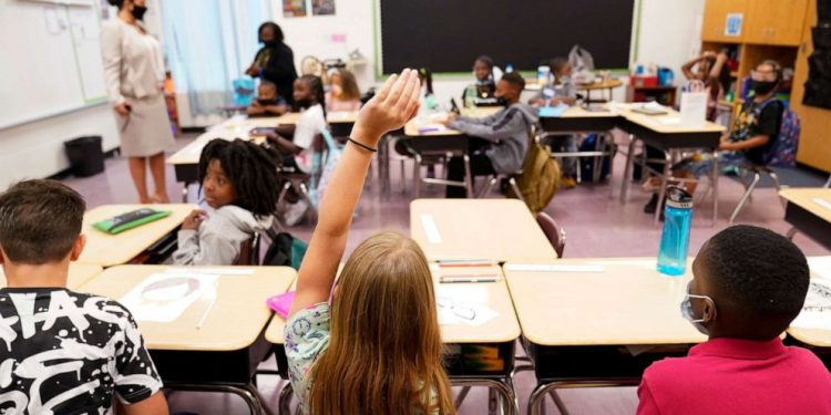 코로나19, 어린이 입원환자 급증