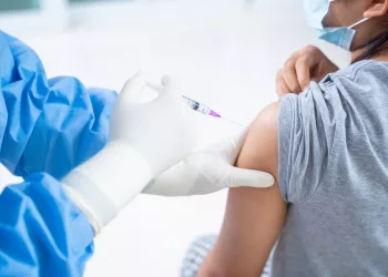 개강 앞둔 대학들, 백신 안맞으면 수수료 부과