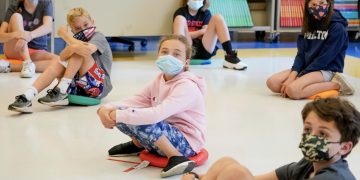 텍사스 패리스 교육구, 마스크를 학교 복장규정에 포함 … “복장규정, 교육구 자체권한”