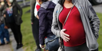 CDC, 모든 임신부 백신 접종 권고 … “임신부 코로나 중환자 급증”