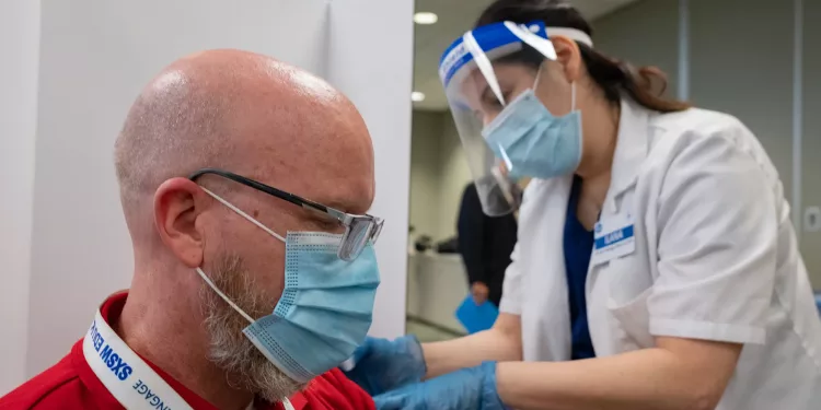 휴스턴, 100불 지원 시작하자 백신접종률 6배 증가