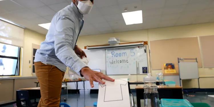 캘리포니아, 모든 교사 및 교직원 코로나백신 접종 의무화