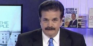 “백신 맞지 말라”던 우파 방송인, 코로나로 사망