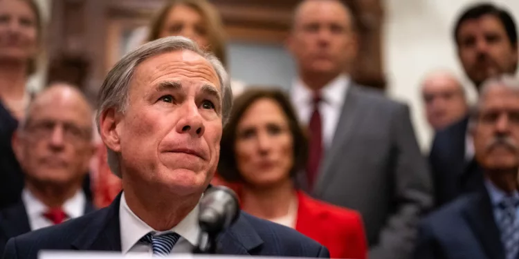 텍사스 주지사, 코로나19 감염 … “자가격리 중”