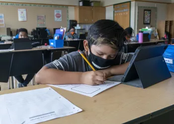 코로나19, 어린이와 청소년 확진자 급증