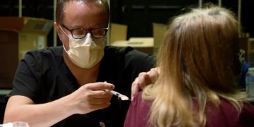 텍사스 주지사, “백신 강요하지 말라” 행정명령