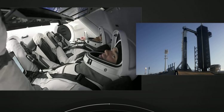 스페이스X, 관관용 유인우주선 발사 성공