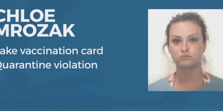 하와이 여행객, 가짜백신 카드 철자 틀려 덜미 …  “Moderna 를 Maderna 로”