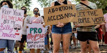 샌안토니오 낙태전문의, ‘낙태법 반대기고’  2건의 고소 직면