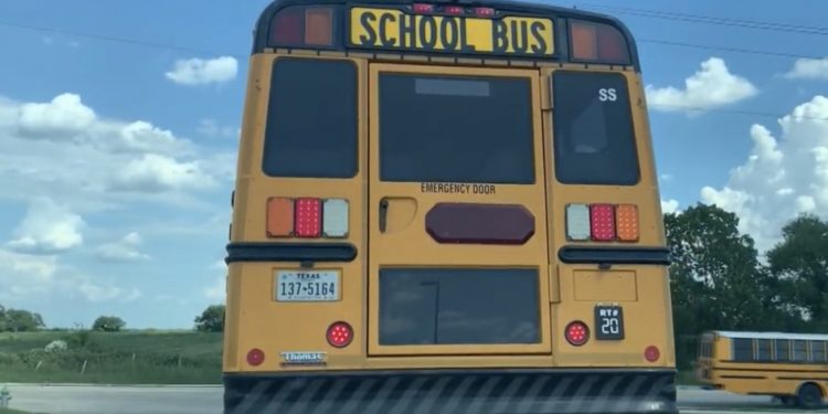 미 전역, 스쿨버스 운전기사 부족 ‘심각’ … “파격적 인센티브에도 지원자 없어”