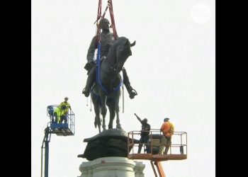 [사진] 인종차별의 상징 ‘로버트 리’ 동상 철거