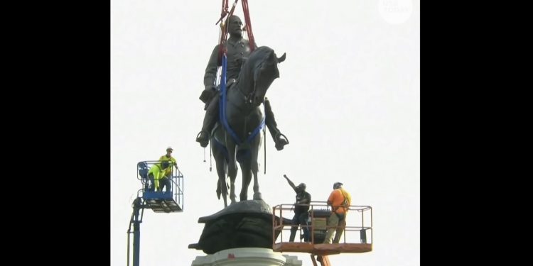 [사진] 인종차별의 상징 ‘로버트 리’ 동상 철거