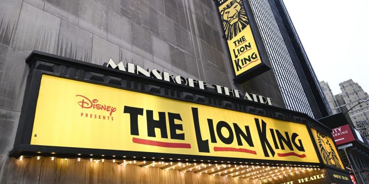 ‘브로드웨이가 돌아왔다’ … 1년 6개월만에 재개장