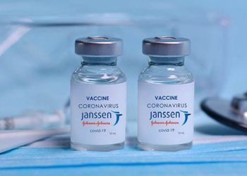 [속보] “18세 이상 존슨&존슨 백신 접종자, 전원 부스터샷 맞아라”
