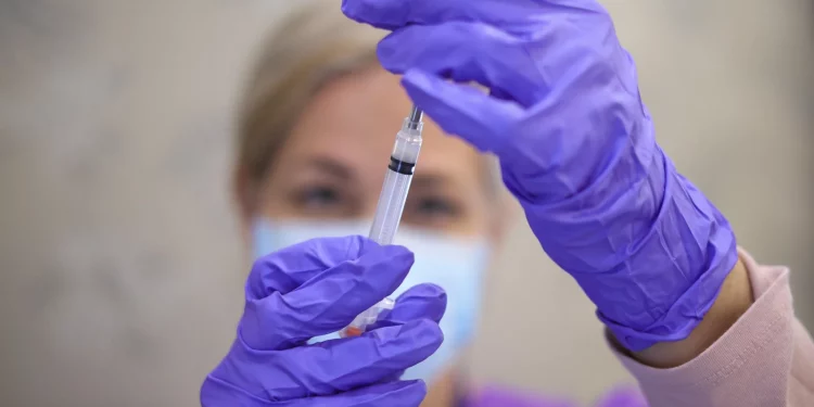 FDA 자문위, 화이자에 이어 모더나도 부스터샷 권고