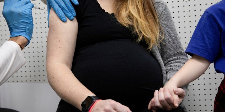 백신 미접종 임신부 입원 급증 … “6개월 전보다 최대 15% 증가”