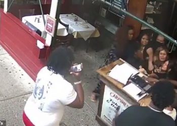 뉴욕 식당 종업원 공격한 텍사스 출신 여성들 … “종업원이 욕했다” 무죄 주장