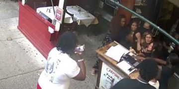 뉴욕 식당 종업원 공격한 텍사스 출신 여성들 … “종업원이 욕했다” 무죄 주장