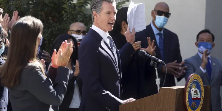 캘리포니아, 유치원부터 12학년 학생들 백신의무화 방침