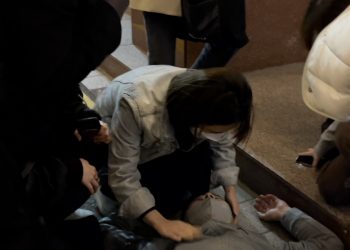 [영상]롯데호텔 앞 쓰러진 남성 발견한 행인들 ‘구조손길’