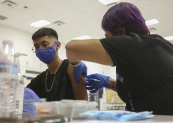 휴스턴 메트로, 코로나 환자 감소세 … “지난달 대비 절반으로 뚝”