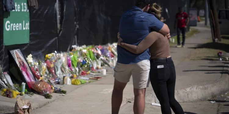 [종합] “도와달라” 요청 있었지만 1시간이나 지속된 공연 … “지옥이었다”