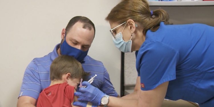 CDC, 5세-11세 코로나19 백신 공식 권고 … “이번 주부터 접종가능”