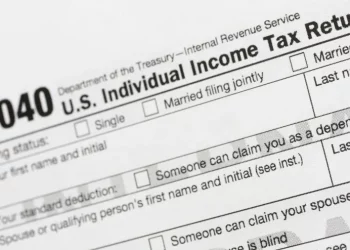 휴스턴 세무사, 허위소득세 신고로 기소