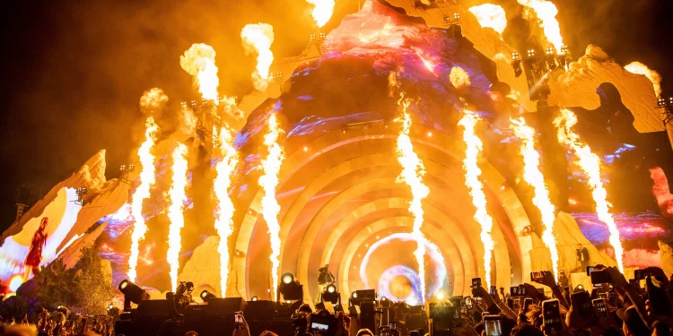 [1보] 휴스턴 야외공연장에서 압사사고 … “최소 8명 사망 300명 부상”