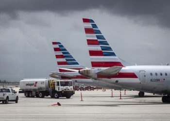비행기 착륙장치에 숨어 ‘목숨 건 밀입국’ … “세 시간이나 비행”