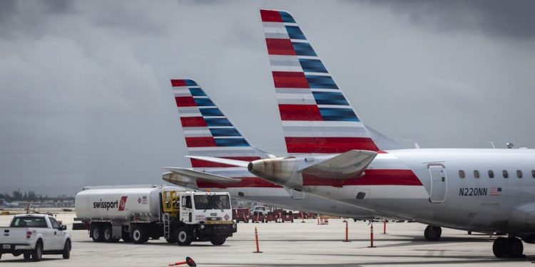비행기 착륙장치에 숨어 ‘목숨 건 밀입국’ … “세 시간이나 비행”
