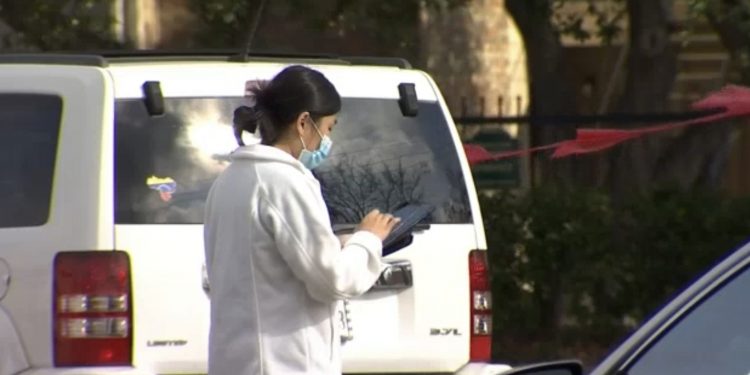 북텍사스, 코로나 검사소 ‘북적’ … “확진률 30%까지 치솟아”