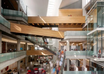 오스틴 공립도서관 “주지사가 독서의 자유 침해할 수 없다”