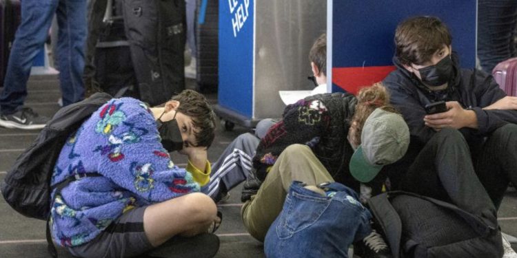 26일, 27일 양일간 항공기 만여편 이상 결항 또는 지연 … “오미크론 때문에”