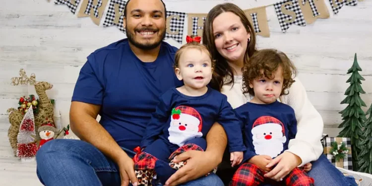 욕조에 숨어서 목숨 건진, 토네이도 생존자 가족