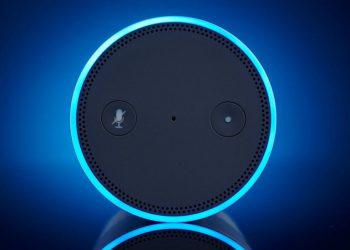 아마존 AI 스피커 ‘알렉사’, 10살 소녀에게 “콘센트에 동전 대보라”