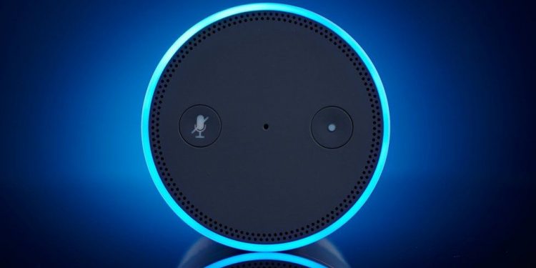 아마존 AI 스피커 ‘알렉사’, 10살 소녀에게 “콘센트에 동전 대보라”