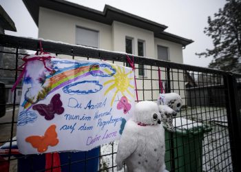 아내와 아이들 살해 후 자살한 남성 … “가짜 코로나백신 증명서 들킬까봐”
