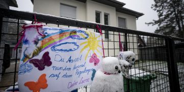 아내와 아이들 살해 후 자살한 남성 … “가짜 코로나백신 증명서 들킬까봐”