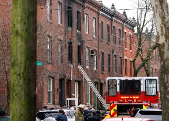 필라델피아 주택가 화재… 어린이 7명 포함 13명 숨져