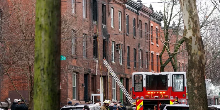 필라델피아 주택가 화재… 어린이 7명 포함 13명 숨져