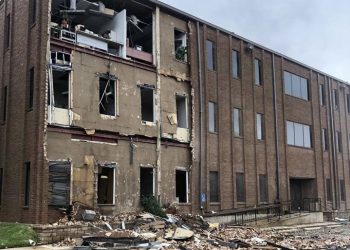 [긴급] 휴스턴 토네이도에 한인상가도 피해 … “정전 및 누수 2차 피해”