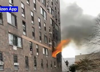 뉴욕 19층 아파트 화재로 어린이 9명 포함 19명 사망